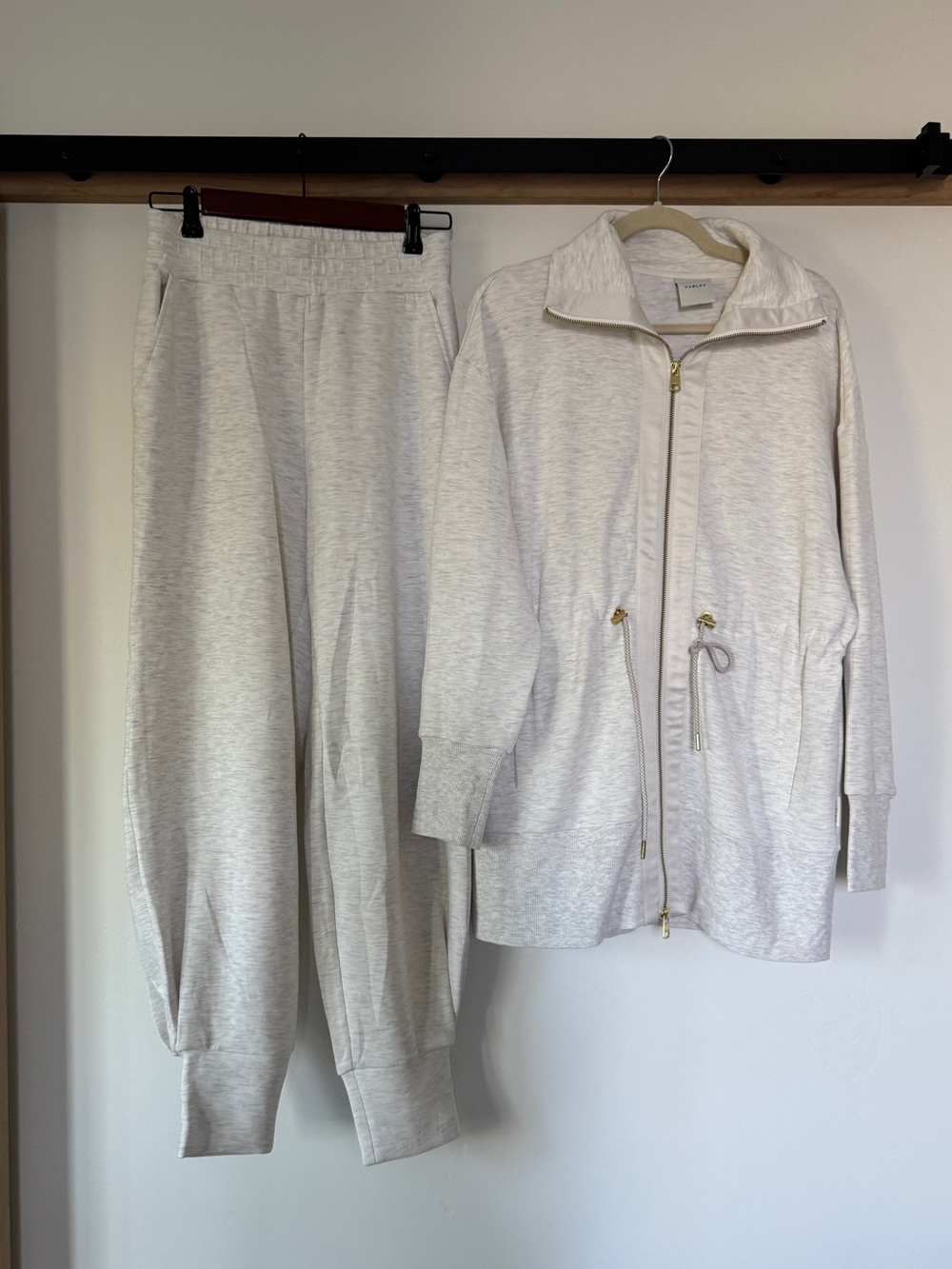 Varley Light Gray Women's Jogger Pants & Zip Jacket Set